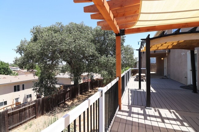 Building Photo - Beautiful Templeton Home
