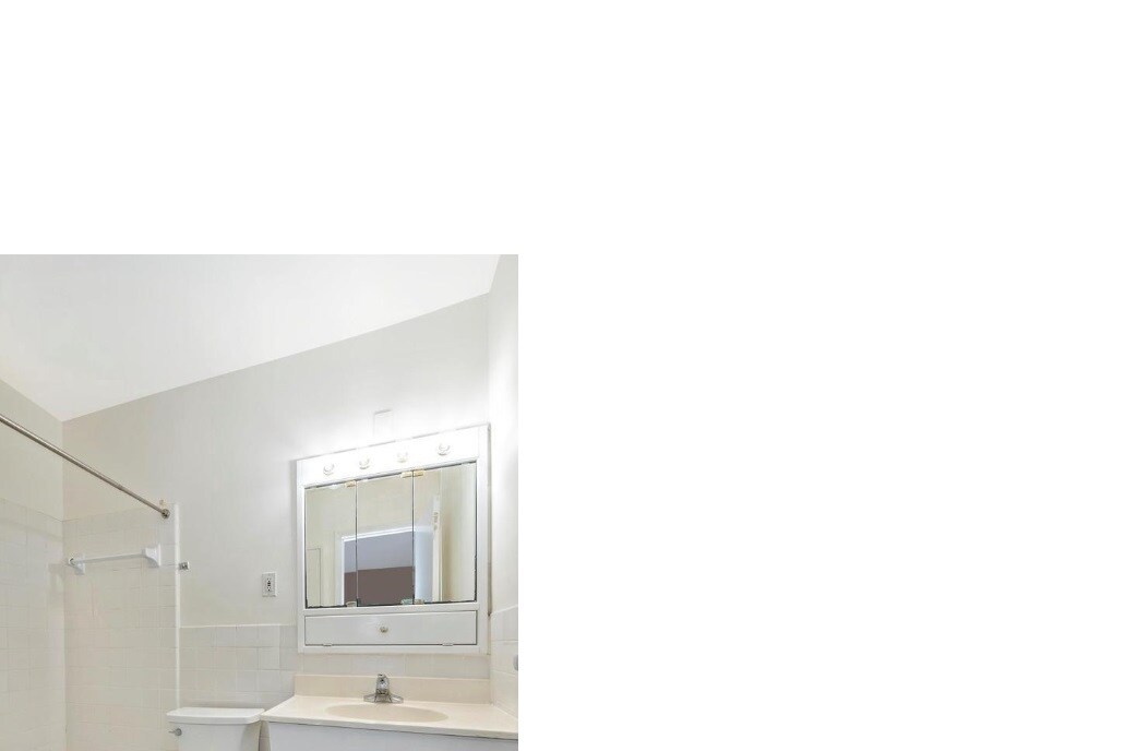 Building Photo - 10619 Montrose Ave