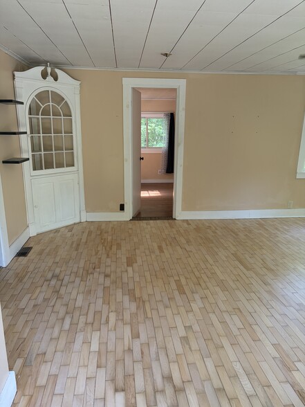 Building Photo - 207 Stillwater Ave