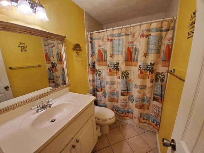 Building Photo - 6901 N Lagoon Dr
