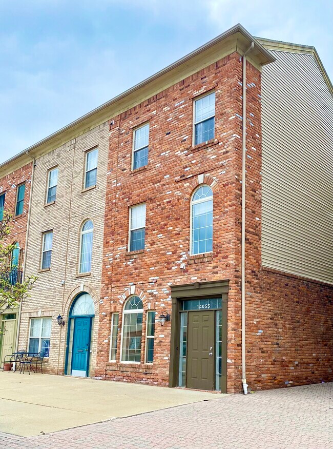 Main Street Entry - 14055 Lakeside Blvd N