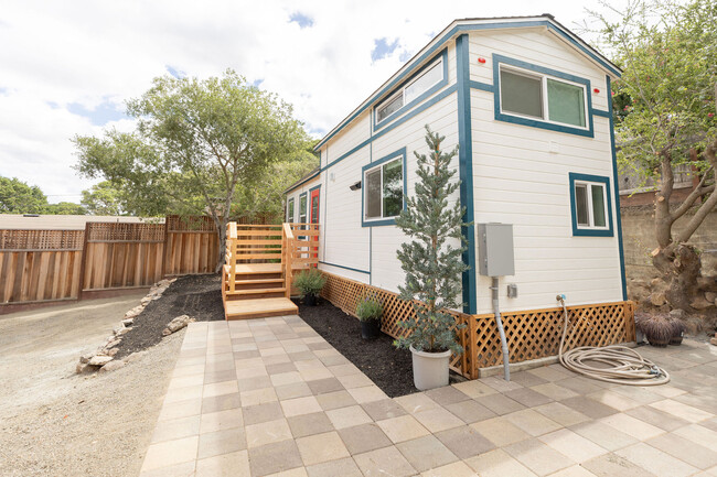 Primary Photo - 526 Sunnyslope Ave