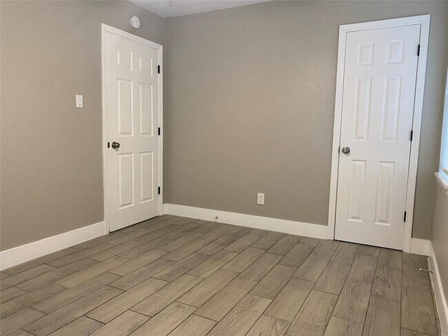 Building Photo - 231 Acker St