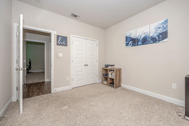 Building Photo - Beautiful 4 Bedroom 3 Bath Home!
