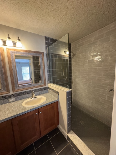 Building Photo - 2117 W Spruce St