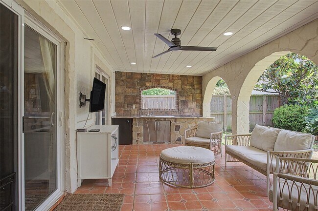 Building Photo - 1730 Oak Valley Dr