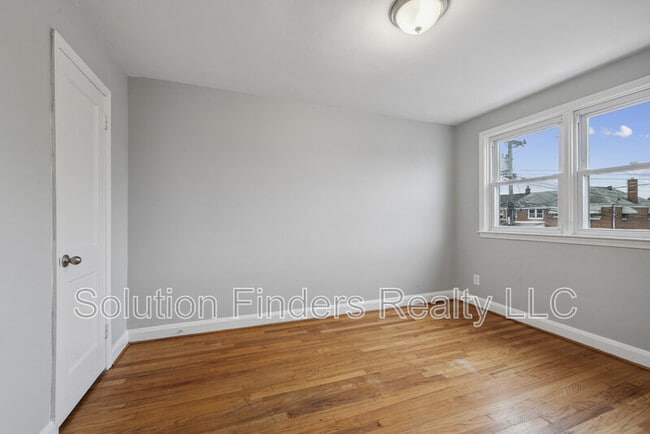 Building Photo - 2110 Coralthorn Rd