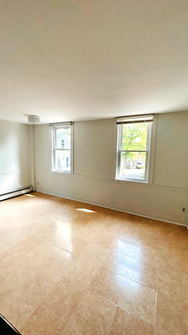 Building Photo - 4 Elm St Ct
