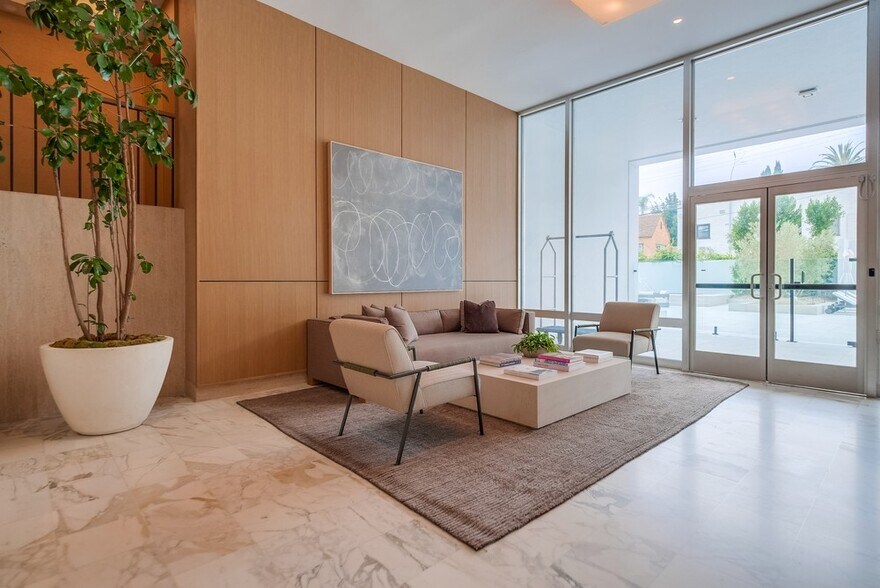 Building Photo - 999 N Doheny Dr