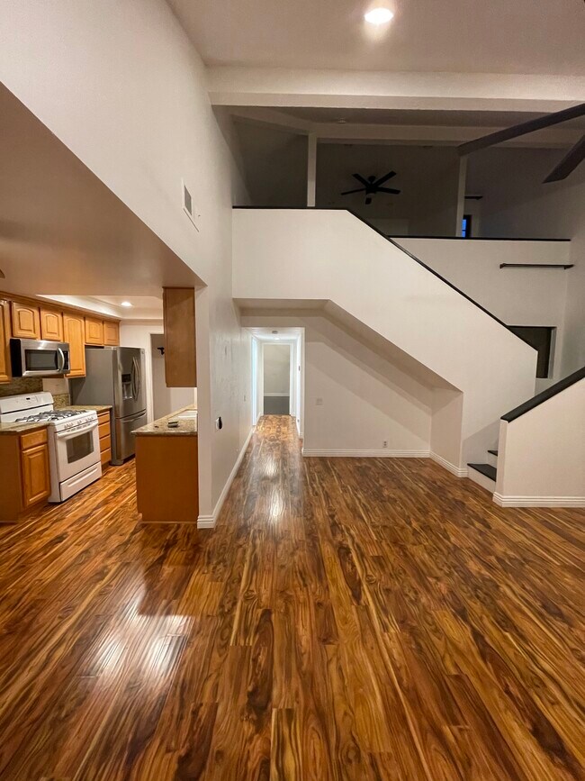 Building Photo - 305 Coral Reef Dr