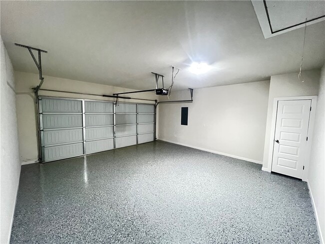 Building Photo - 522 W Branta St