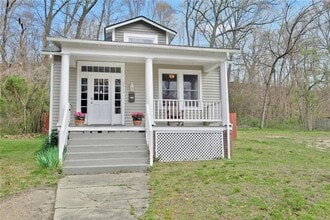 Building Photo - Great Bungalow for Rent!