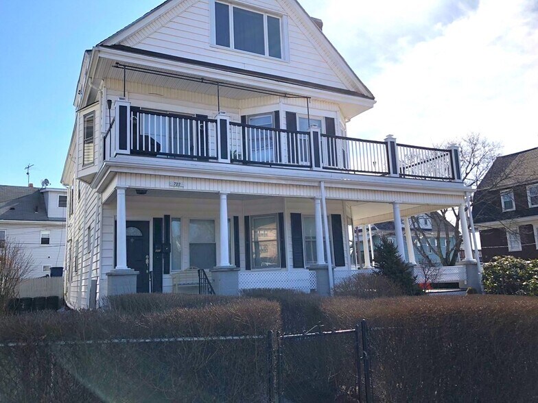 Building Photo - 722 Adams St