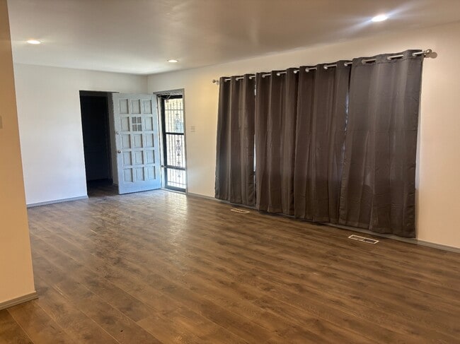 Building Photo - 1325 Circle Dr