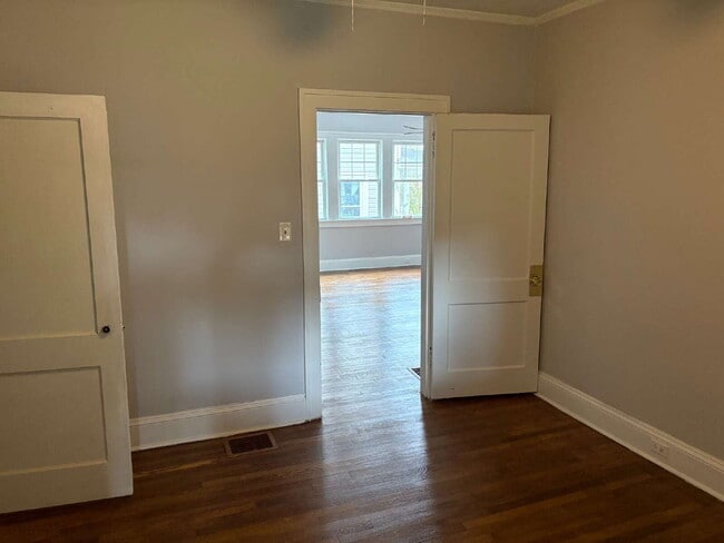 Building Photo - Rare Downtown Asheville Rental: 3BR/2BA House with Huge Yard & City Convenience- Dogs allowed!