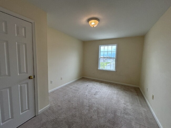 Building Photo - Townhouse for Rent