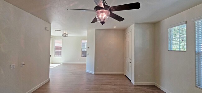 Building Photo - 845 Bronze Ln