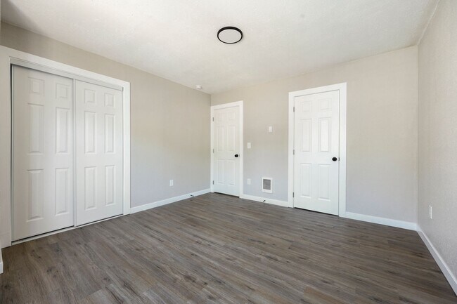 Building Photo - 2829 SE 90th Pl