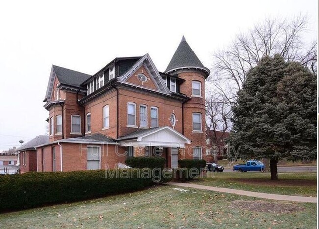 Building Photo - Chester Manor