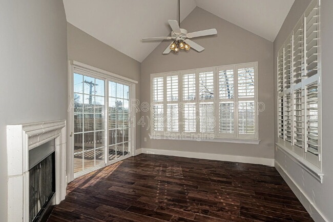 Building Photo - 8914 Hilltop Manor Dr