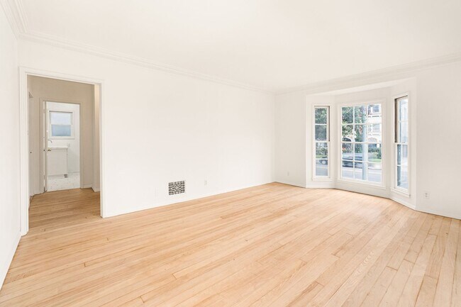Building Photo - Spacious 1-Bedroom 1-Bath apartment in Los Feliz