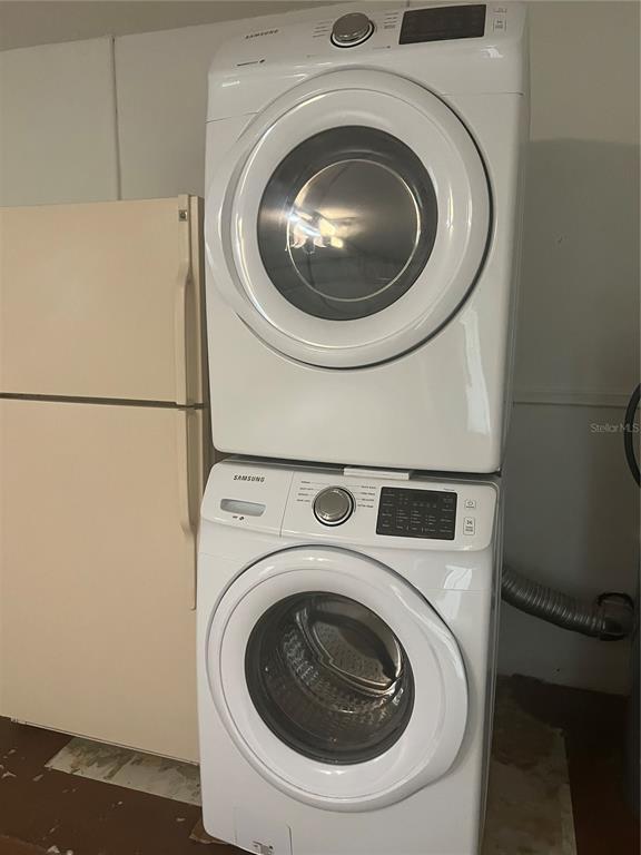 Building Photo - 2372 Abscott St