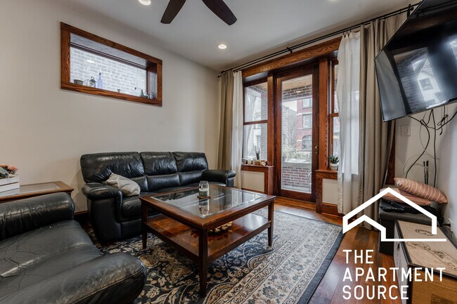 Building Photo - 1019 W Oakdale Ave