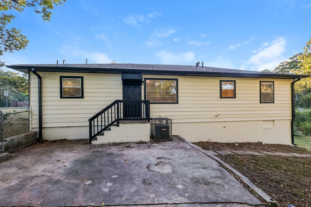 Building Photo - 9601 Red Ln Dr