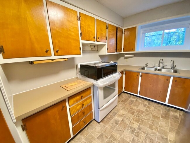 Building Photo - 125 Station Rd