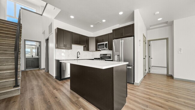 Building Photo - 367 Toms Cyn Dr