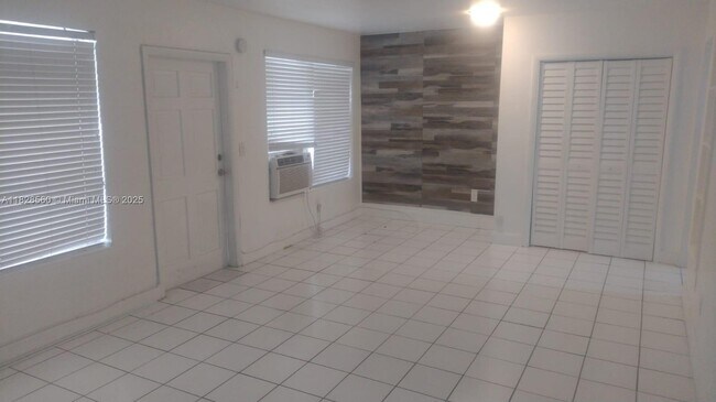 Building Photo - 7835 Crespi Blvd