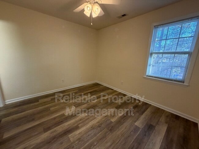 Building Photo - 381 S Moore St