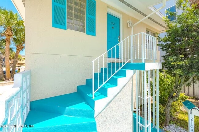 Building Photo - 2103 1st St S