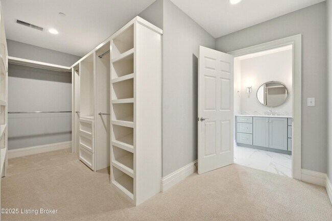 Building Photo - 6600 Seminary Woods Pl