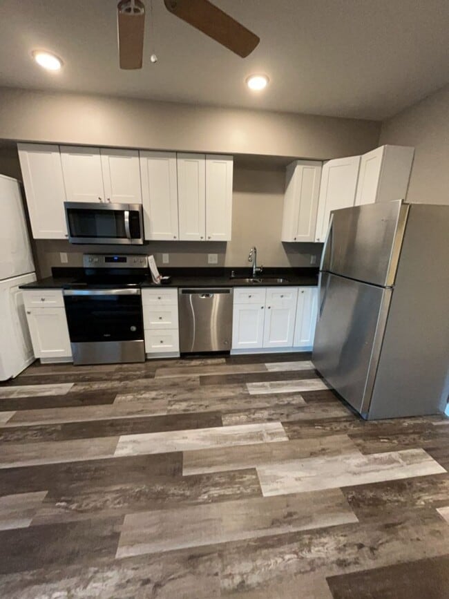 Building Photo - Studio Apartment Available in August!