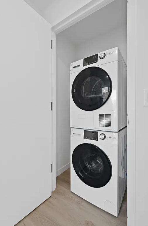 Building Photo - 33-52 Crescent Street