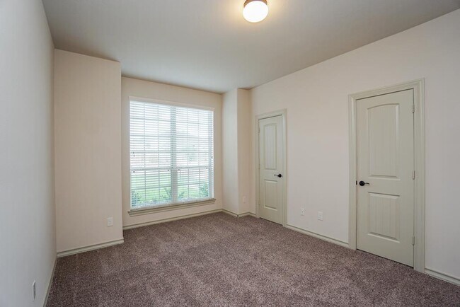 Building Photo - 2206 Argos Dr