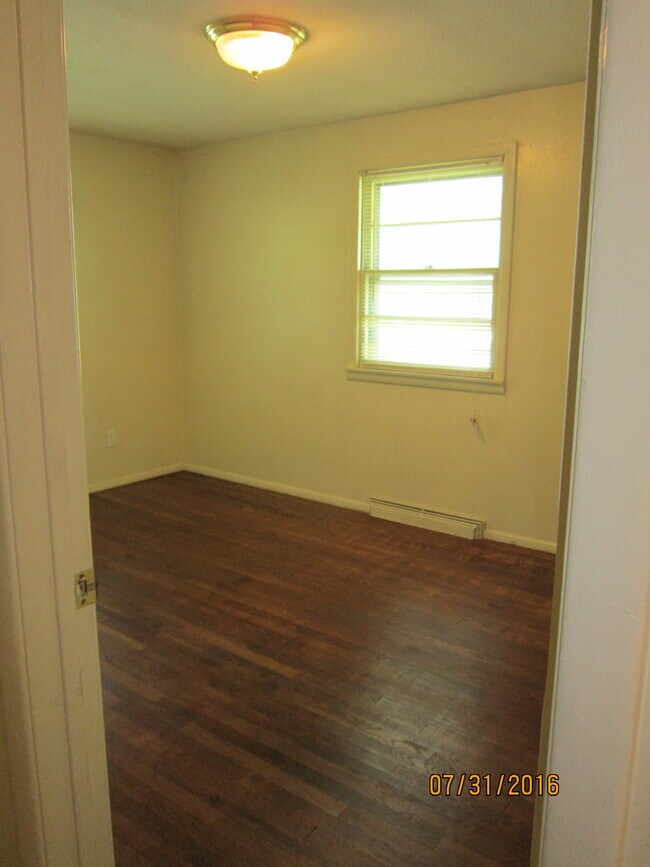 Bedroom 2 - 1100 Woodland St
