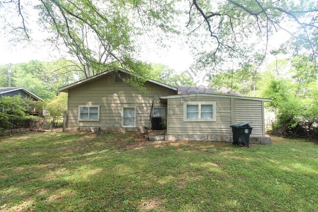 Building Photo - New on The Market!!  Convenient Location!!