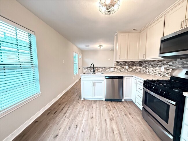 Building Photo - 808 E 32nd St