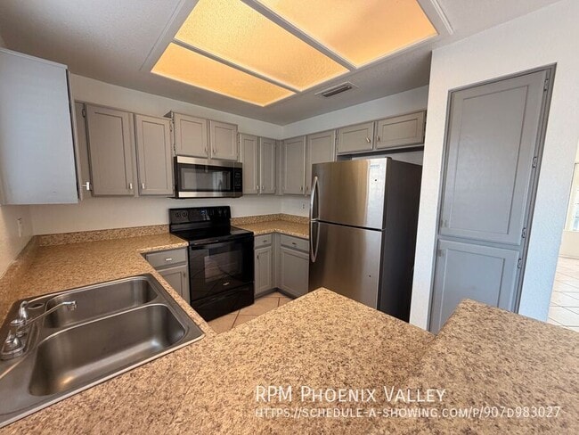 Building Photo - 2954 N Oregon St