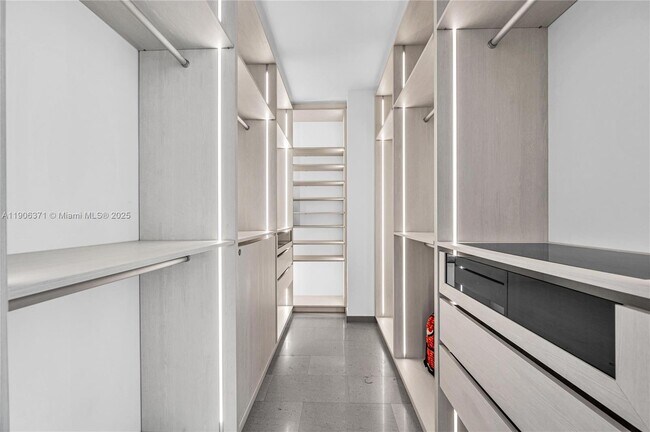 Building Photo - 88 SW 7th St