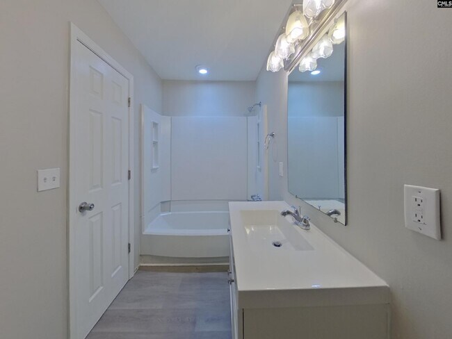 Building Photo - 308 Kenton Dr