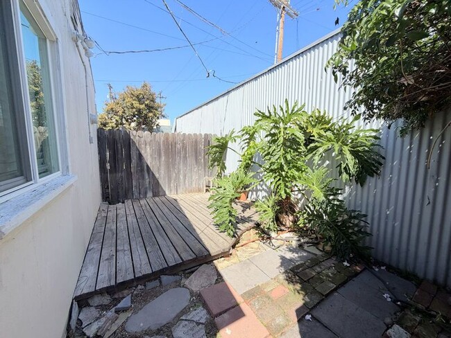 Building Photo - 1732 Cabrillo Ave