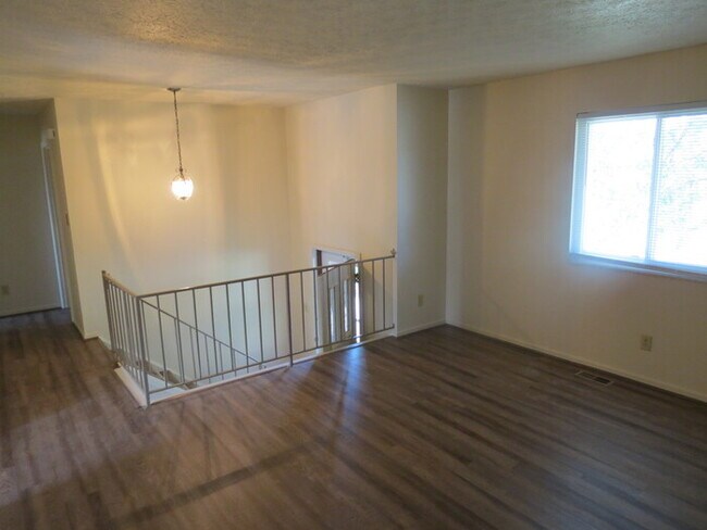 Building Photo - new rental in reynoldsburg schools