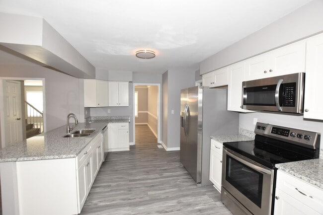 Building Photo - 4 BEDROOM HOME LOCATED IN SOUTH CHESEPEAKE. MUST SEE !!!!!!!!!!!