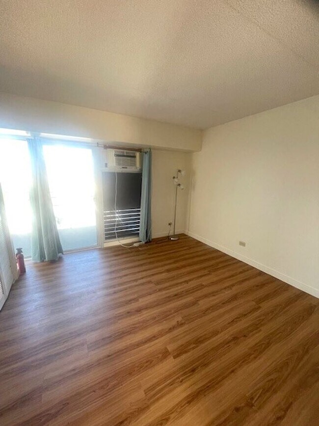 Building Photo - Recently Renovated 1 Bedroom in Honolulu