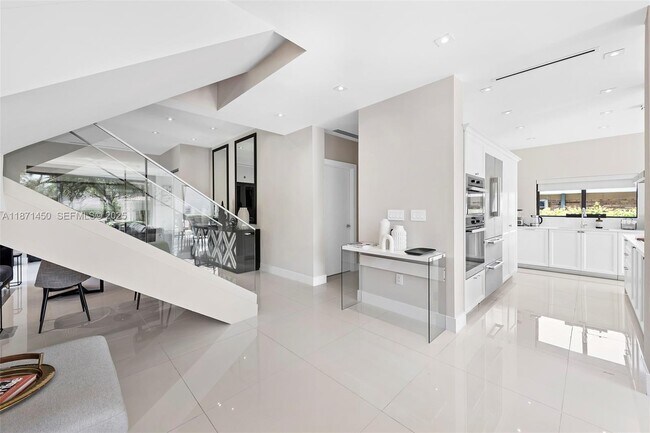 Building Photo - 850 Washington St