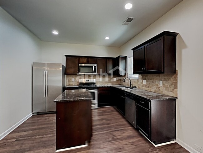 Building Photo - 2311 Foxy Dr