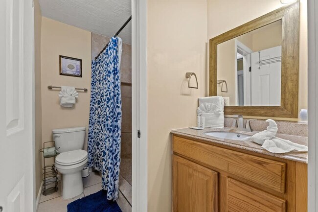 Building Photo - 8743 Thomas Dr